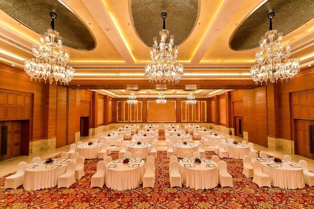 The Lalit Traveller- Airport Hotel Джайпур Екстериор снимка